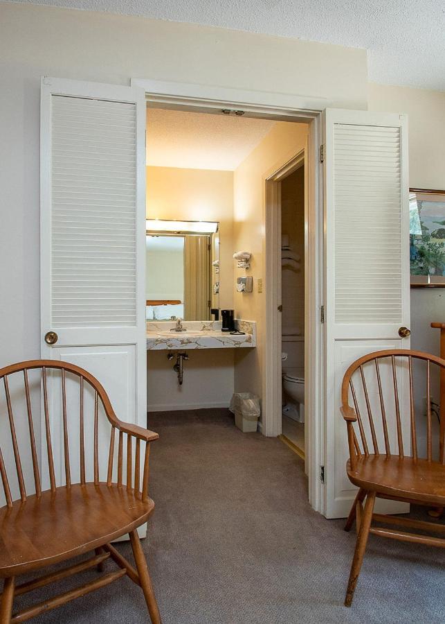 Country Squire Inn And Suites Coshocton ภายนอก รูปภาพ