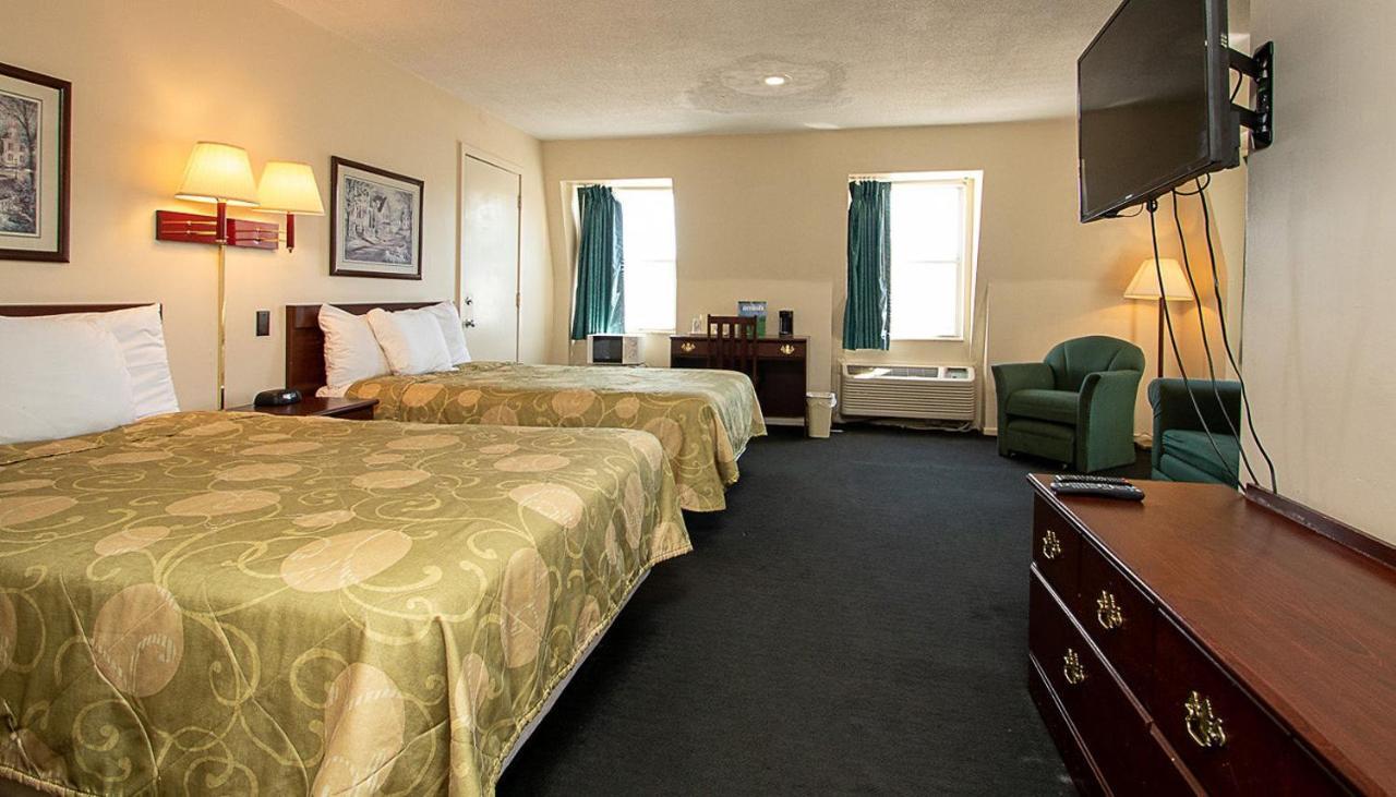 Country Squire Inn And Suites Coshocton ภายนอก รูปภาพ