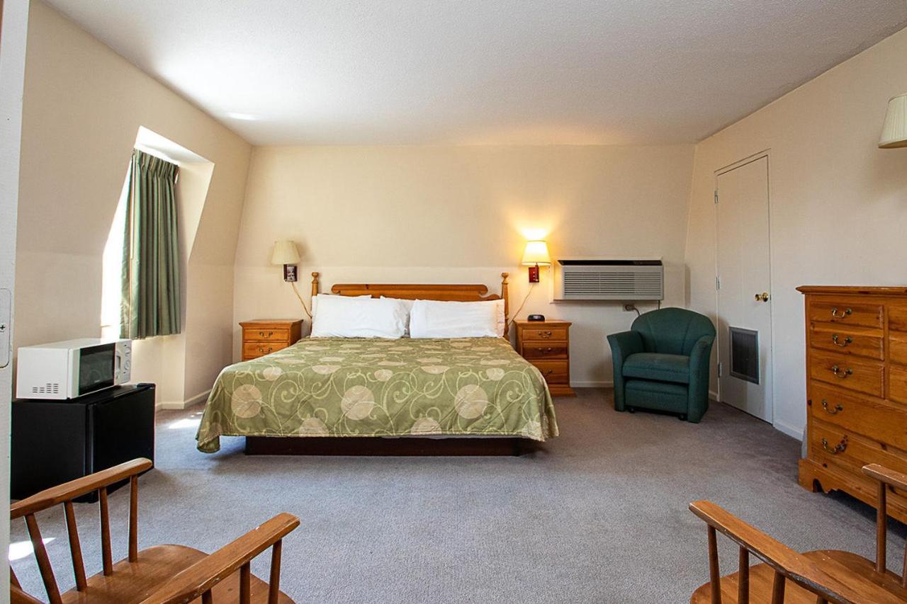 Country Squire Inn And Suites Coshocton ภายนอก รูปภาพ