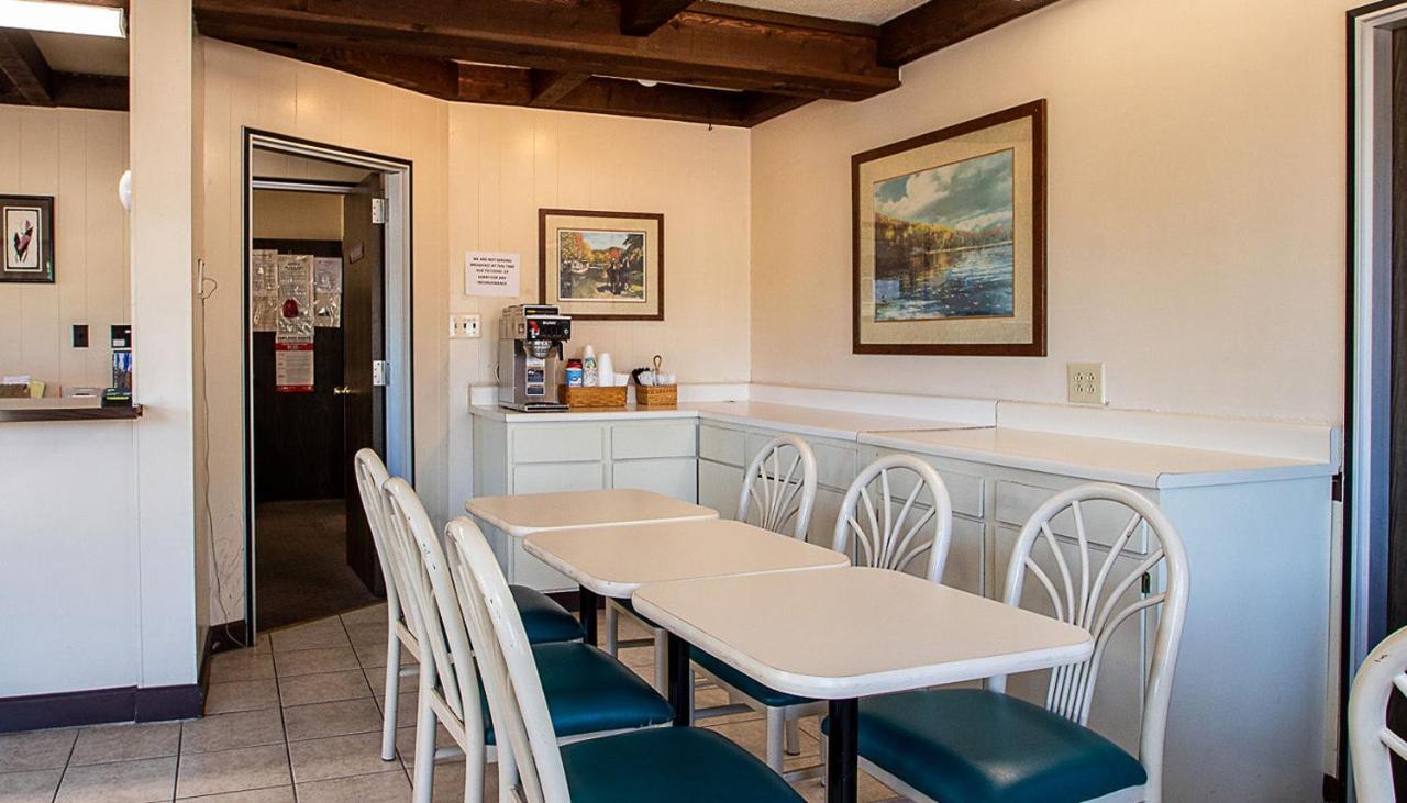 Country Squire Inn And Suites Coshocton ภายนอก รูปภาพ