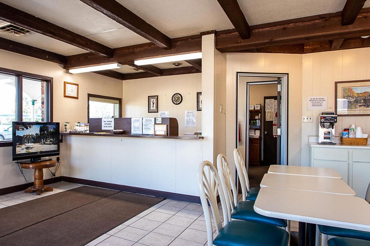 Country Squire Inn And Suites Coshocton ภายนอก รูปภาพ
