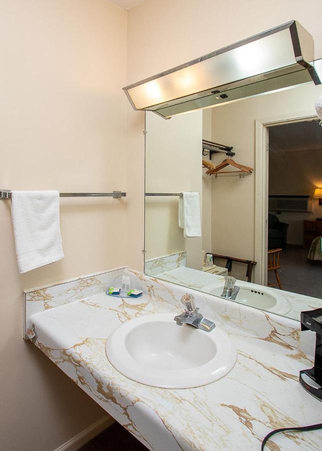 Country Squire Inn And Suites Coshocton ภายนอก รูปภาพ