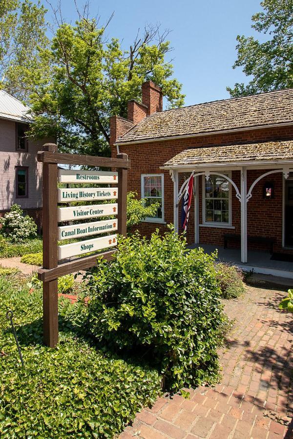 Country Squire Inn And Suites Coshocton ภายนอก รูปภาพ