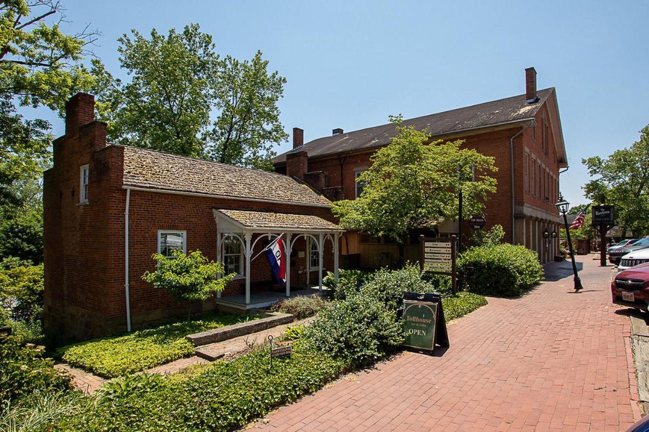 Country Squire Inn And Suites Coshocton ภายนอก รูปภาพ