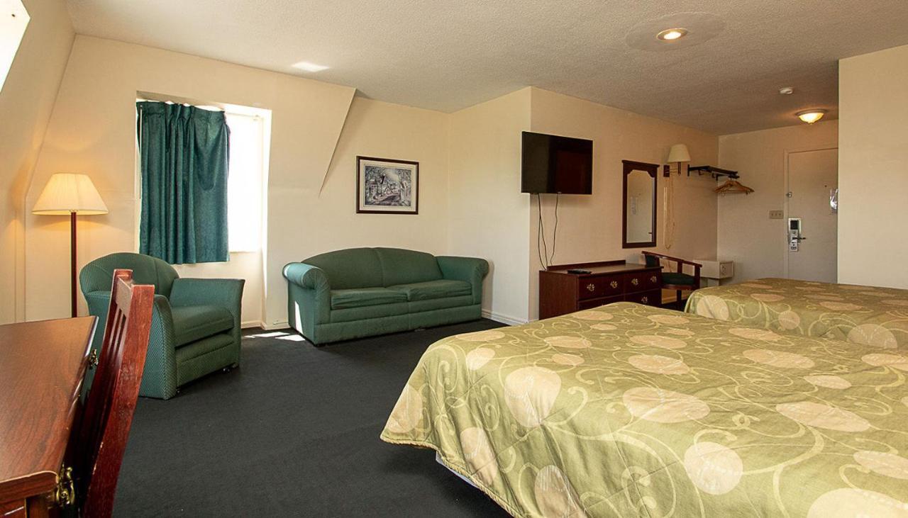 Country Squire Inn And Suites Coshocton ภายนอก รูปภาพ