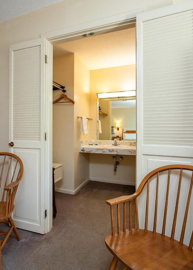 Country Squire Inn And Suites Coshocton ภายนอก รูปภาพ