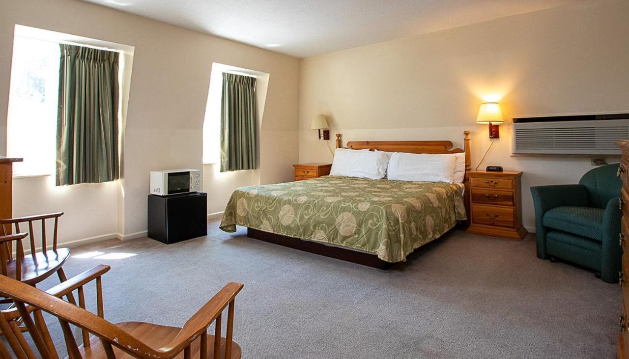 Country Squire Inn And Suites Coshocton ภายนอก รูปภาพ